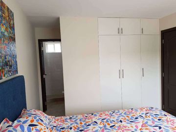 Venta de casa moderna en Urb. Casalaguna/Buen financiamiento/A pocos minutos de Riocentro Dorado y Plaza Batan.