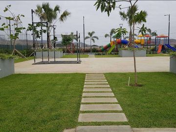 Venta de casa moderna en Urb. Casalaguna/Buen financiamiento/A pocos minutos de Riocentro Dorado y Plaza Batan.