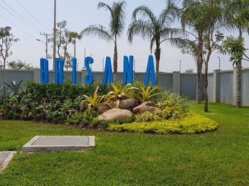 Venta de casa moderna en Urb. Casalaguna/Buen financiamiento/A pocos minutos de Riocentro Dorado y Plaza Batan.