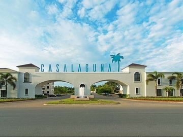Venta de casa moderna en Urb. Casalaguna/Buen financiamiento/A pocos minutos de Riocentro Dorado y Plaza Batan.