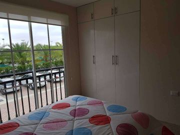 Venta de casa moderna en Urb. Casalaguna/Buen financiamiento/A pocos minutos de Riocentro Dorado y Plaza Batan.