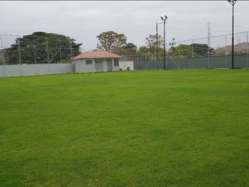 Venta de casa moderna en Urb. Casalaguna/Buen financiamiento/A pocos minutos de Riocentro Dorado y Plaza Batan.