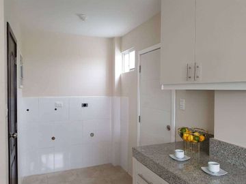 Venta de casa moderna en Urb. Casalaguna/Buen financiamiento/A pocos minutos de Riocentro Dorado y Plaza Batan.
