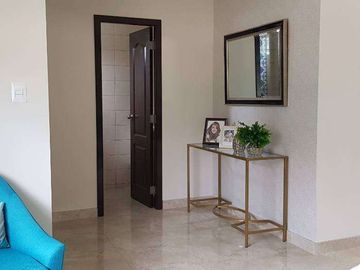 Venta de casa moderna en Urb. Casalaguna/Buen financiamiento/A pocos minutos de Riocentro Dorado y Plaza Batan.