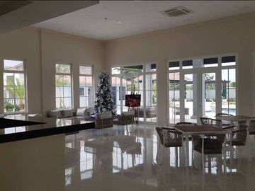 Venta de casa moderna en Urb. Casalaguna/Buen financiamiento/A pocos minutos de Riocentro Dorado y Plaza Batan.