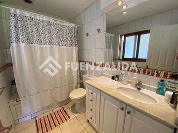 Casa Vendo 5D 4B Piscina Quincho paneles solares Talagante