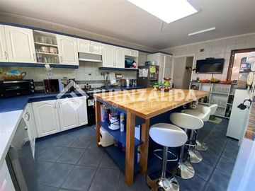 Casa Vendo 5D 4B Piscina Quincho paneles solares Talagante