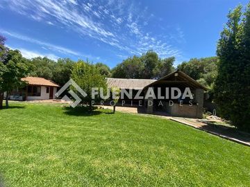Casa Vendo 5D 4B Piscina Quincho paneles solares Talagante