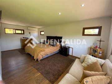 Casa Vendo 5D 4B Piscina Quincho paneles solares Talagante