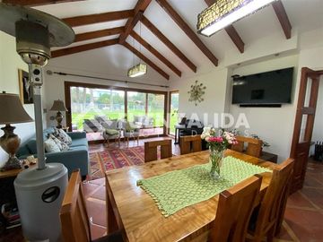 Casa Vendo 5D 4B Piscina Quincho paneles solares Talagante