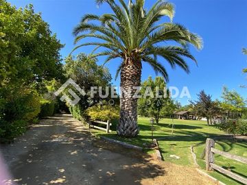 Casa Vendo 5D 4B Piscina Quincho paneles solares Talagante