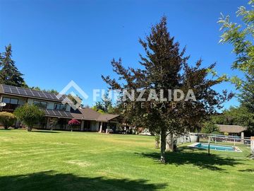 Casa Vendo 5D 4B Piscina Quincho paneles solares Talagante