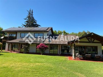 Casa Vendo 5D 4B Piscina Quincho paneles solares Talagante