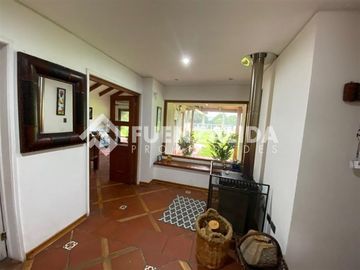 Casa Vendo 5D 4B Piscina Quincho paneles solares Talagante