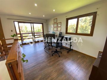 Casa Vendo 5D 4B Piscina Quincho paneles solares Talagante