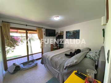 Casa Vendo 5D 4B Piscina Quincho paneles solares Talagante