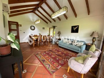 Casa Vendo 5D 4B Piscina Quincho paneles solares Talagante