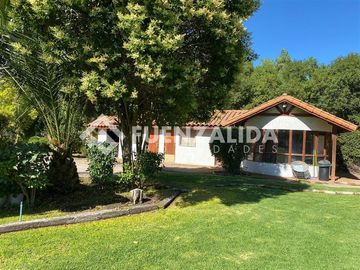 Casa Vendo 5D 4B Piscina Quincho paneles solares Talagante