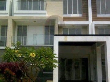 Rumah Dijual 3 Lantai di Glof Residence Kemayoran Jakarta Pusat
