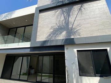 Estrene casa moderna en privada de 4 casas