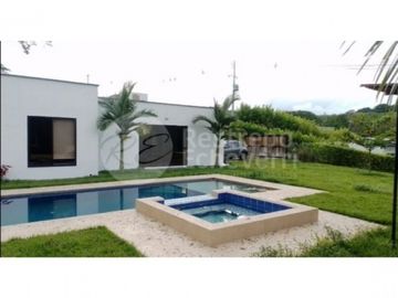Casa en arriendo en conjunto campestre Makadamia, Manizales