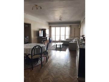 Venta de 4 AMB con Dependencia