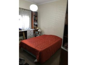 Venta de 4 AMB con Dependencia