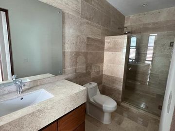 Casa EN VENTA en Fraccionamiento privado Monterra, San Luis Potosí