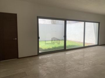 Casa EN VENTA en Fraccionamiento privado Monterra, San Luis Potosí
