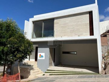 Casa EN VENTA en Fraccionamiento privado Monterra, San Luis Potosí