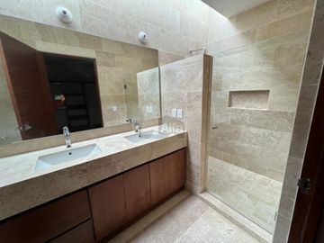 Casa EN VENTA en Fraccionamiento privado Monterra, San Luis Potosí