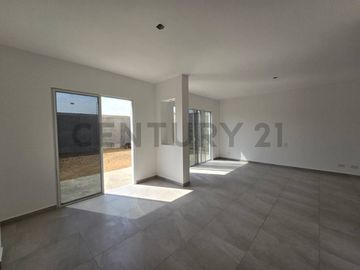 Venta Casa de Estreno en Urbanización Portón Del Rio  IvoZ