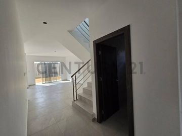 Venta Casa de Estreno en Urbanización Portón Del Rio  IvoZ
