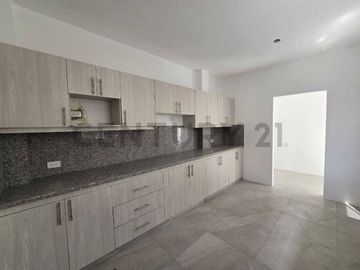 Venta Casa de Estreno en Urbanización Portón Del Rio  IvoZ