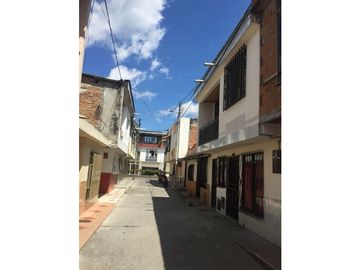 SE VENDE CASA DOBLE RENTA EN MONTENEGRO