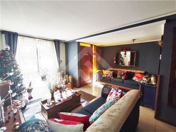 Se vende casa en La Florida de dos pisos, pareada por un la...