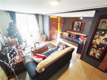 Se vende casa en La Florida de dos pisos, pareada por un la...