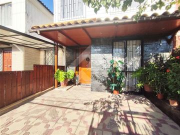 Se vende casa en La Florida de dos pisos, pareada por un la...