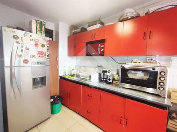 Se vende casa en La Florida de dos pisos, pareada por un la...