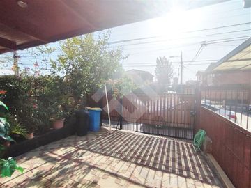 Se vende casa en La Florida de dos pisos, pareada por un la...