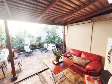 Se vende casa en La Florida de dos pisos, pareada por un la...