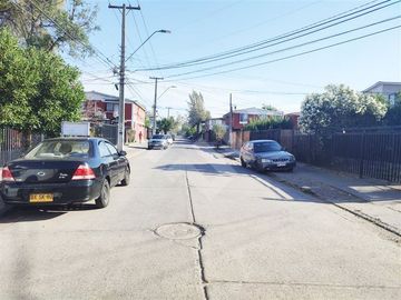 Se vende casa en La Florida de dos pisos, pareada por un la...