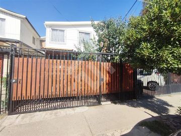 Se vende casa en La Florida de dos pisos, pareada por un la...