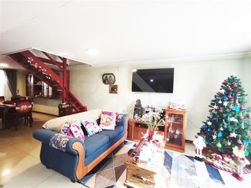 Se vende casa en La Florida de dos pisos, pareada por un la...