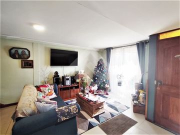 Se vende casa en La Florida de dos pisos, pareada por un la...