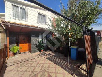 Se vende casa en La Florida de dos pisos, pareada por un la...