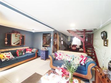 Se vende casa en La Florida de dos pisos, pareada por un la...