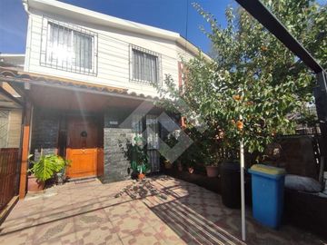 Se vende casa en La Florida de dos pisos, pareada por un la...