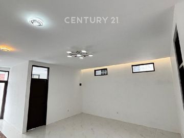 Rumah Baru Minimalis 2 Lantai Di Kompleks Kopo Permai Bandung