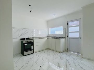 Casa en venta de 2 dormitorios c/ cochera en Centro